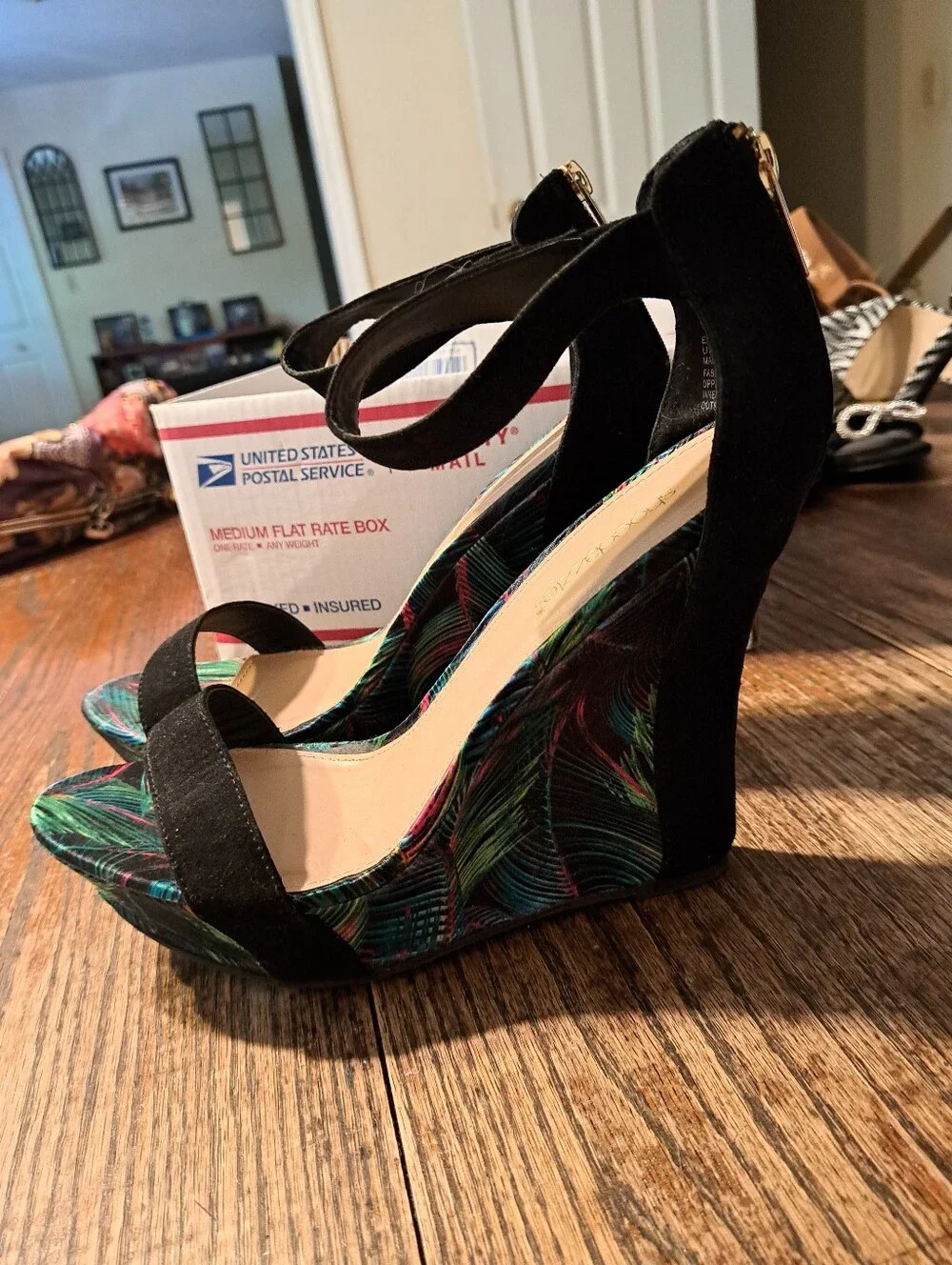 ShoeDazzle Ebani Tropical Print Platform Wedge Sandals Heels Black Size 11